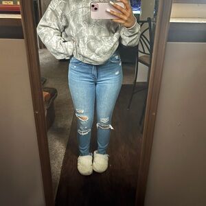 Abercrombie and Fitch Women’s Simone High Rise Ankle Distressed Jeans size 26/2s